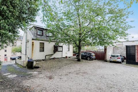 11 bed property, in Orangefield Place, £135,000