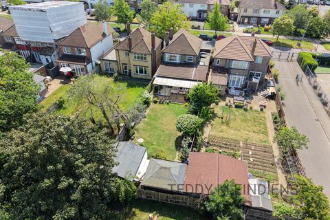 4 bed property, in Sheephouse Way, £735,000