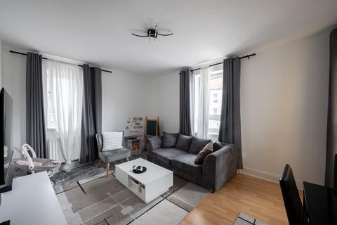 1 bed property, in The Glade, £214,999