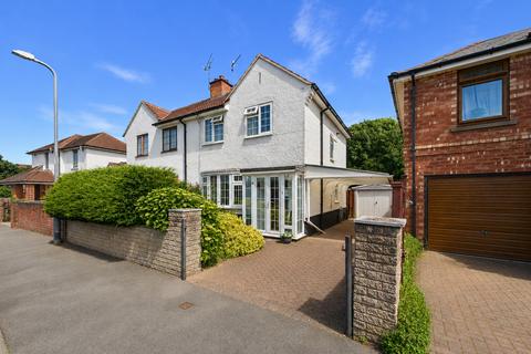 2 bed property, in Coventry Avenue, £240,000