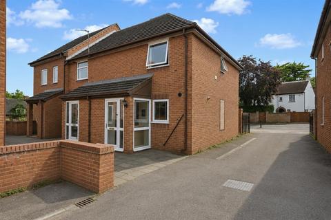 2 bed property, in Gatehouse Court, £250,000