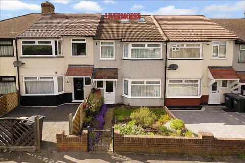 4 bed property, in Francis Road, £425,000