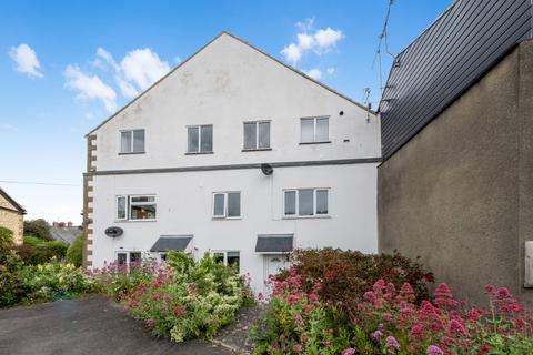 1 bed property, in Dairy Court, £70,000