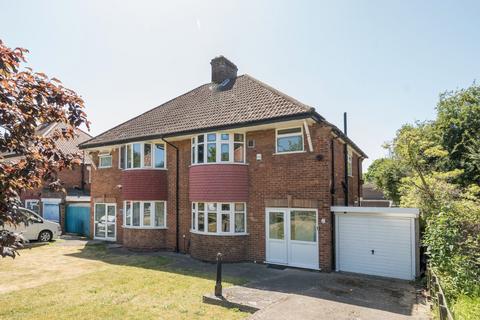 3 bed property, in Rochester Way, £675,000