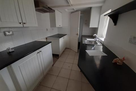 2 bed property, in Paxton Terrace, £38,000