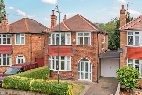 3 bed property, in Seaford Avenue, £359,950