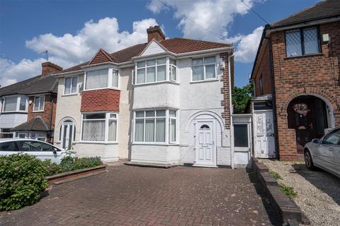 3 bed property, in Elmcroft Road, £229,950