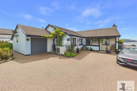 3 bed property, in Gwbert, £550,000
