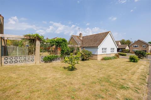 2 bed property, in Castle Hill, £400,000