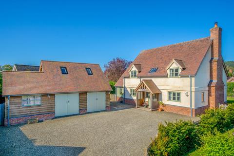4 bed property, in Bucknell, £700,000
