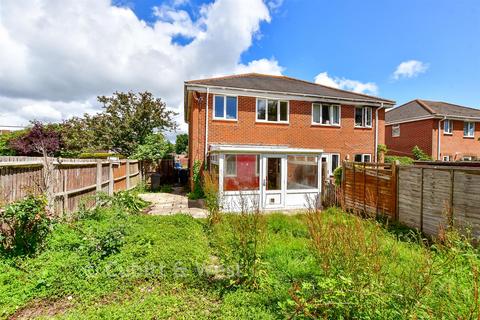 3 bed property, in Westfield Avenue, £300,000