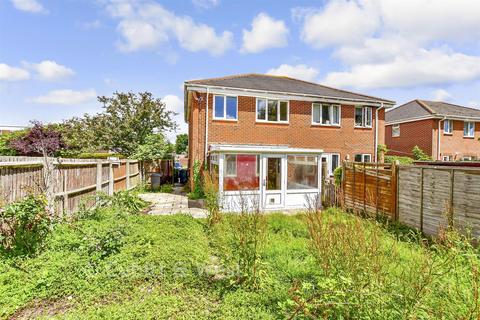 3 bed property, in Westfield Avenue, £285,000