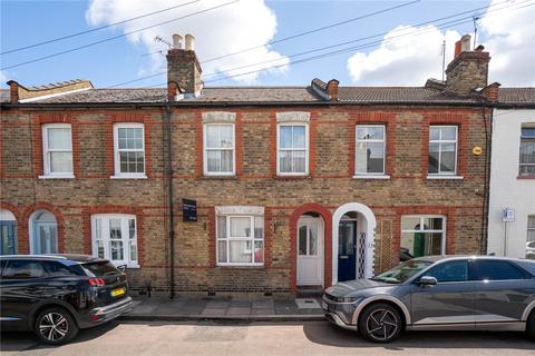 2 bed property, in Warwick Road, £595,000