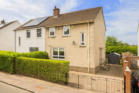 3 bed property, in 11 Gilmerton Dykes Drive, £205,000