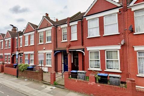 2 bed property, in Brenthurst Road, £345,000