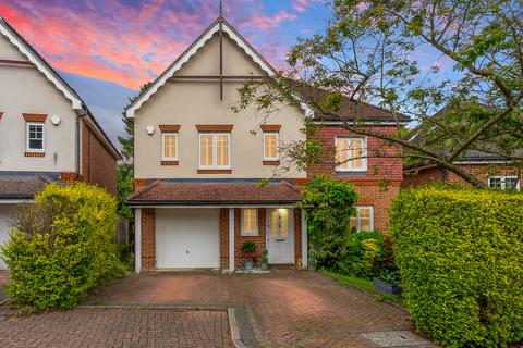 5 bed property, in Charlotte Close, £875,000