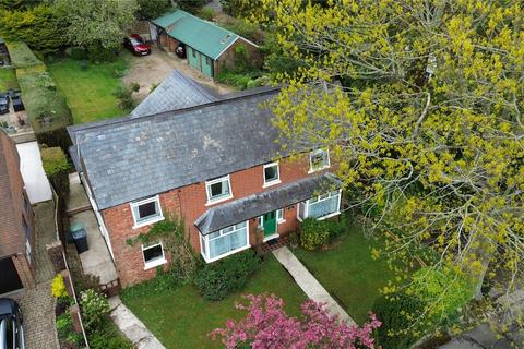 4 bed property, in Oakley Lane, £785,000