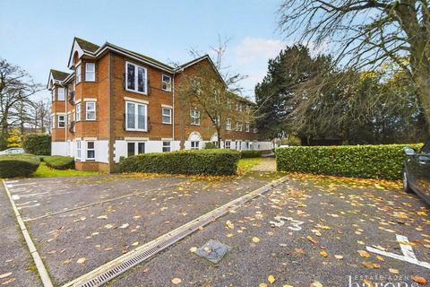 1 bed property, in Regent Court, £155,000