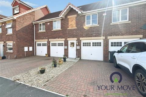 1 bed property, in Highgrove Court, £80,000