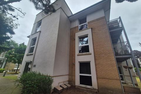 2 bed property, in Archers Road, £167,500