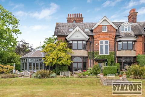 5 bed property, in Robins Nest Hill, £2,950,000