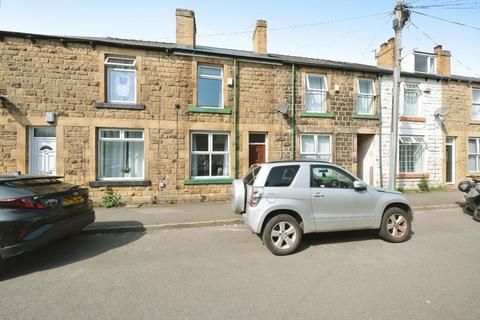 2 bed property, in Farndale Road, £150,000