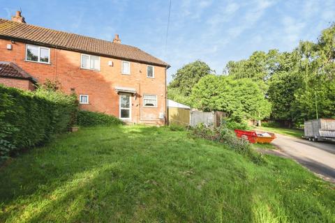 2 bed property, in Charfield Close, £260,000