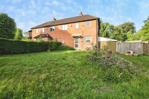 2 bed property, in Charfield Close, £260,000