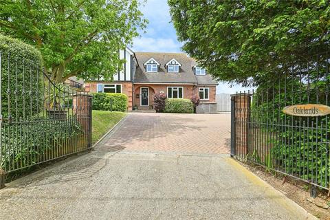 5 bed property, in Oak Lane, £675,000