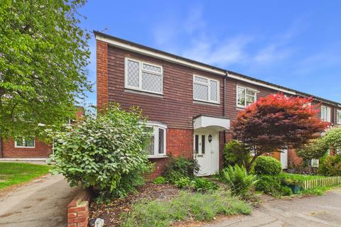 3 bed property, in Bristow Court, £400,000