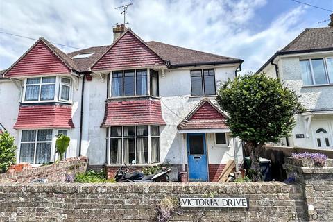 3 bed property, in Victoria Drive, £329,950
