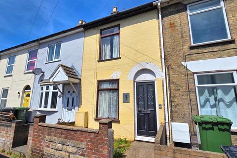 2 bed property, in Trafalgar Road East, £130,000