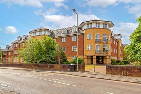 1 bed property, in Dexter Close, £250,000