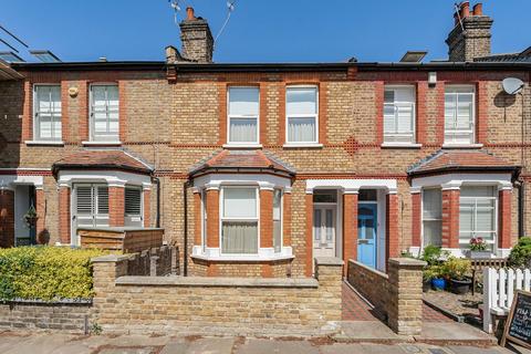 3 bed property, in Hessel Road, £835,000