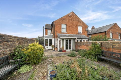 4 bed property, in Nelson Road, £495,000