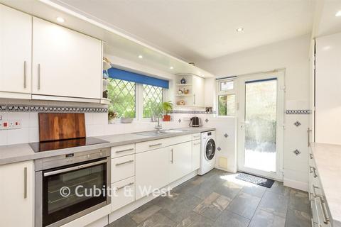 4 bed property, in Ashurst Drive, £975,000