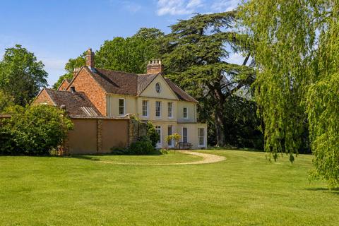 8 bed property, in Farnham Road, £2,250,000