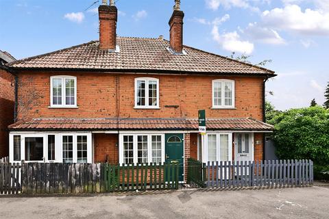 2 bed property, in Albert Street, £300,000