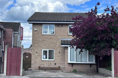3 bed property, in Cross Street, £165,000