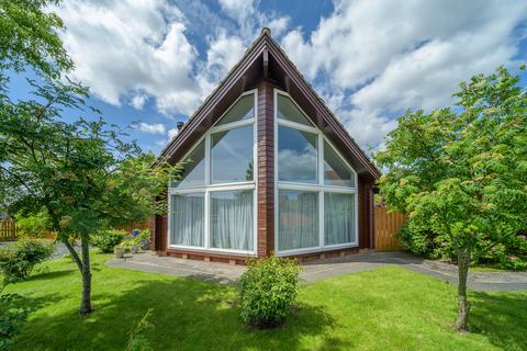 4 bed property, in The Pines, £375,000
