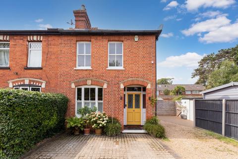 2 bed property, in Penyston Road, £599,950