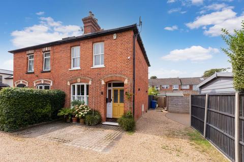 2 bed property, in Penyston Road, £599,950