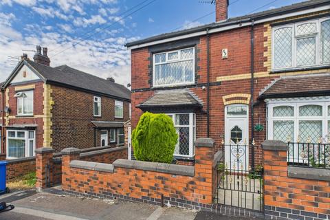 3 bed property, in Louise Street, £130,000
