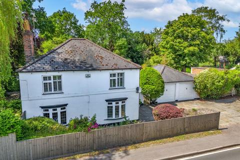 4 bed property, in Barkham Street, £875,000