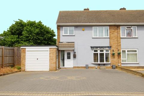 3 bed property, in Cottage Road, £325,000