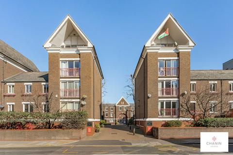 3 bed property, in Lockesfield Place, £775,000