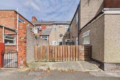 2 bed property, in Victoria Terrace, £60,000