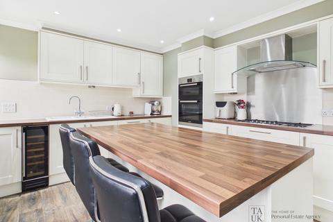 3 bed property, in Castle Road, £500,000