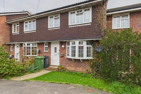 3 bed property, in Royal Gardens, £350,000