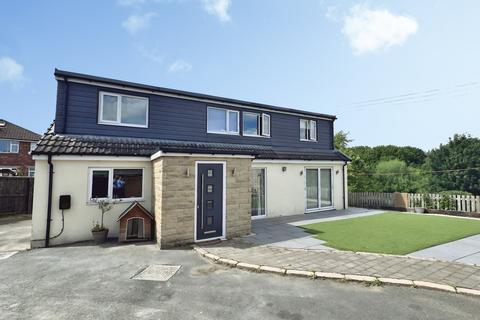 5 bed property, in Hightown Road, £425,000